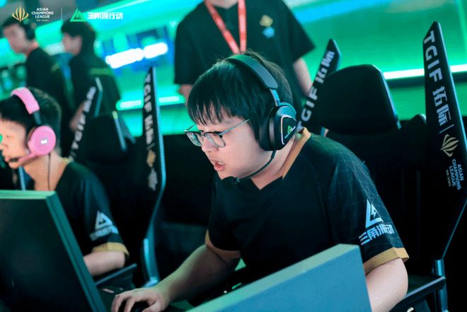 示出了令人 示出了令人